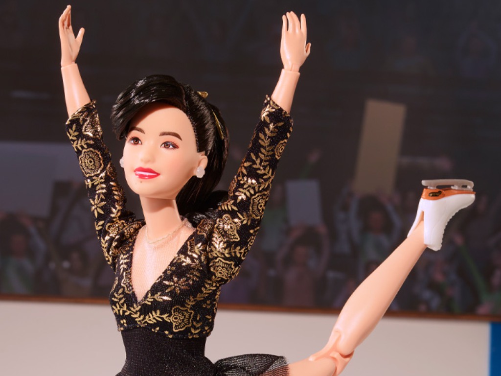 La nueva muñeca Barbie de Kristi Yamaguchi inspira a las jóvenes a seguir sus sueños