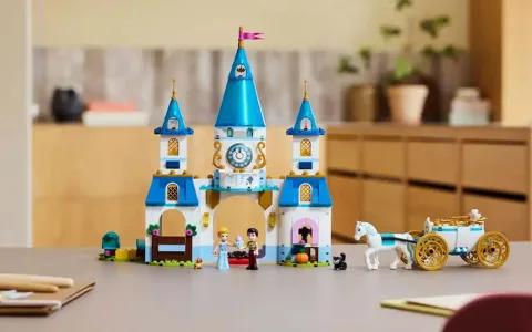La creatividad y las galletas se encuentran en los kits de manualidades de OOLY y las Girl Scouts