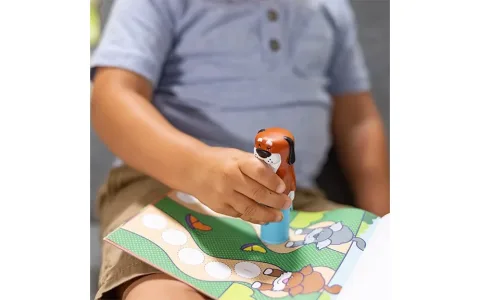 ¡El paquete de pegatinas WOW! de Melissa & Doug llega justo a tiempo para el Día Nacional de las Pegatinas.