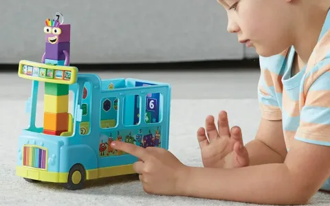 Presentación de juguetes: Playmates Toys Miraculous dolls - Cosmobug