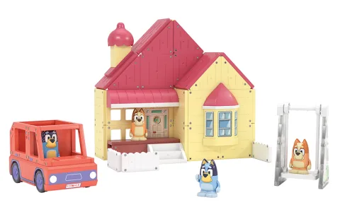 Añade color al juego con las muñecas de Strawberry Shortcake y el Caballero Arcoíris