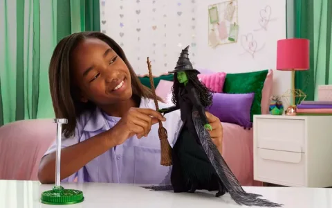 Los niños pueden explorar el cosmos con este set de figuras de Elio