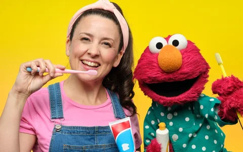 Ms. Rachel y Elmo han lanzado un nuevo videoclip de la canción Brushy Brush