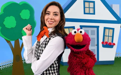 Bulizz Aubrey Plaza y el equipo de Plaza Sésamo en una nueva edición especial