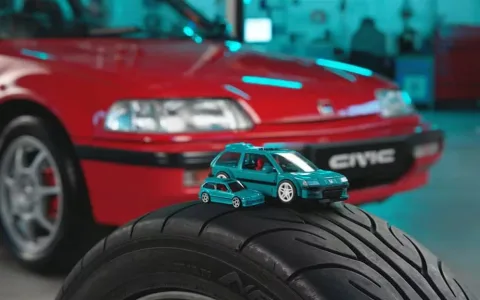 Los Hondas se dirigen directamente al garaje de Mattel Brick Shop