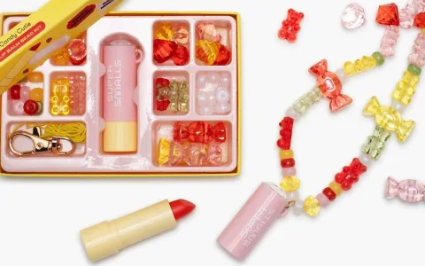 Super Small trae a los cuartos de los niños los sets de belleza para juegos de rol