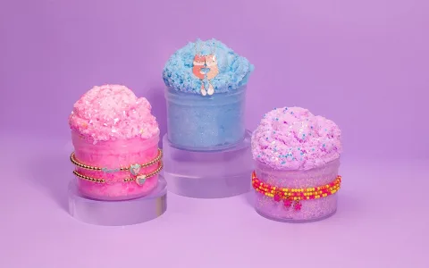 Los juguetes de la colaboración de Claire Slime son dulces, elásticos y están llenos de sorpresas