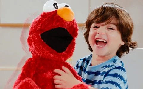 ¡Ríe a carcajadas con el juguete Just Play Tickle Me Elmo!