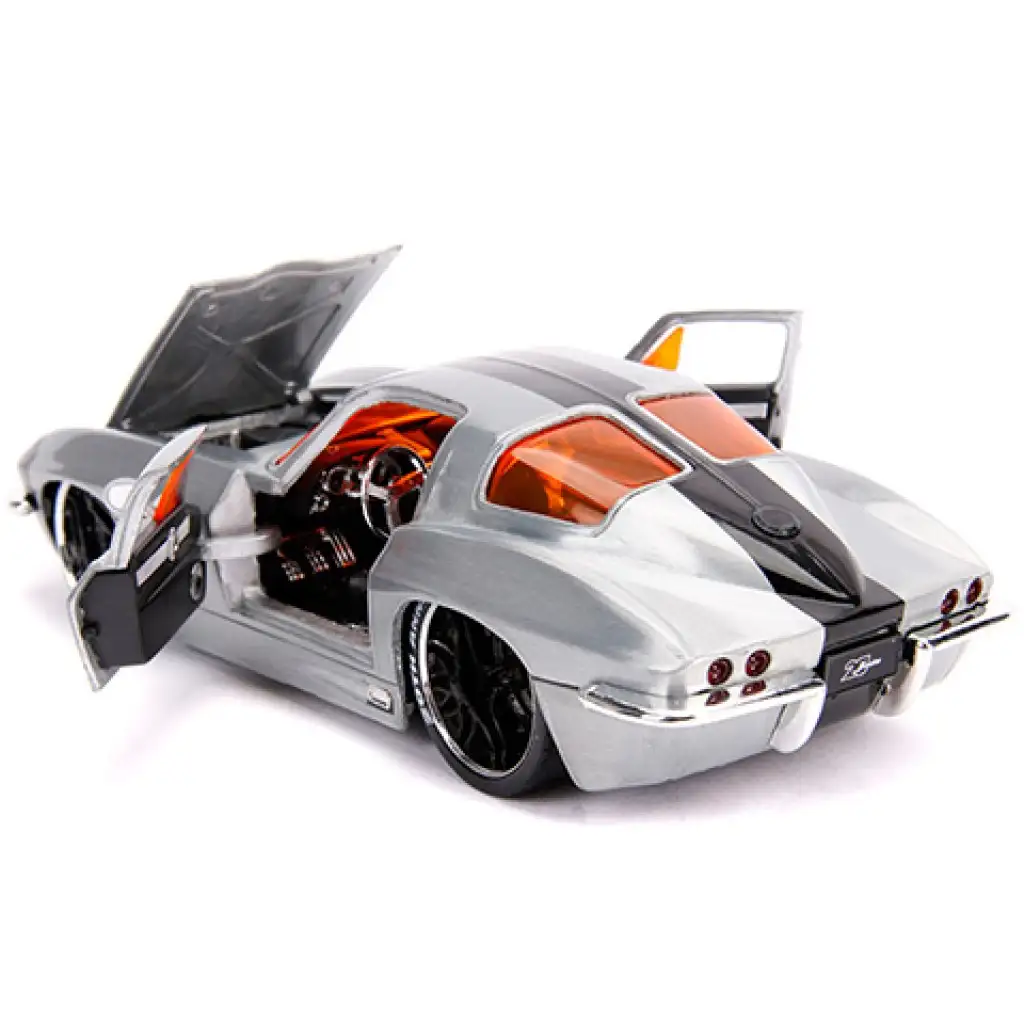 imagen de 1963 Chevy Sting Ray modelo de coche de metal 1/24 - Simba Toys 4