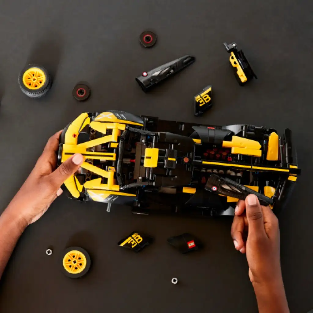 imagen de LEGO® Technic: Bugatti Bolide (42151) 4