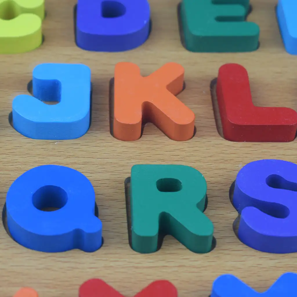 imagen de ABC letras de madera de colores rompecabezas 30x22cm 2