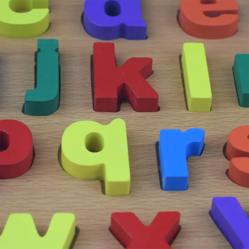 imagen de ABC letras de madera de colores rompecabezas 30x22cm 2