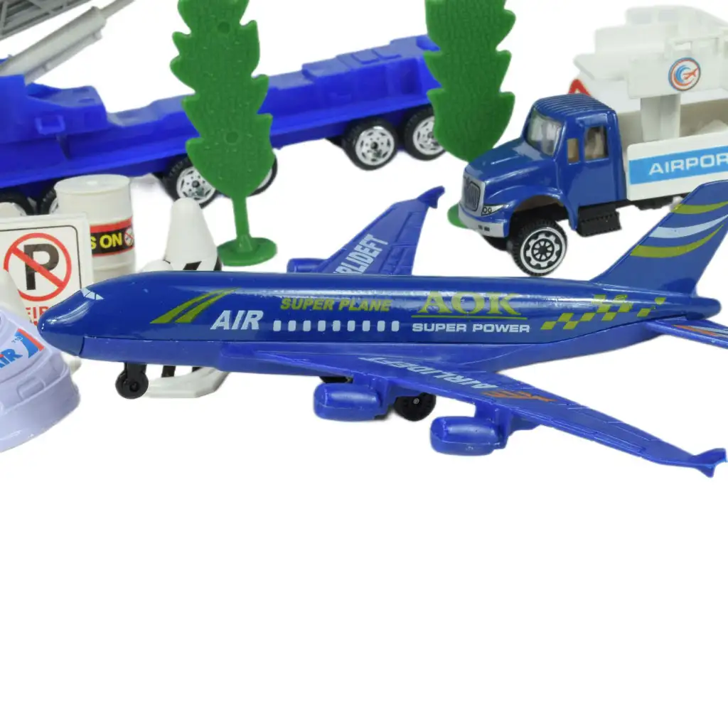imagen de Aeronave: Set de juego de aeropuerto con vehículos, avión y accesorios en dos versiones 7