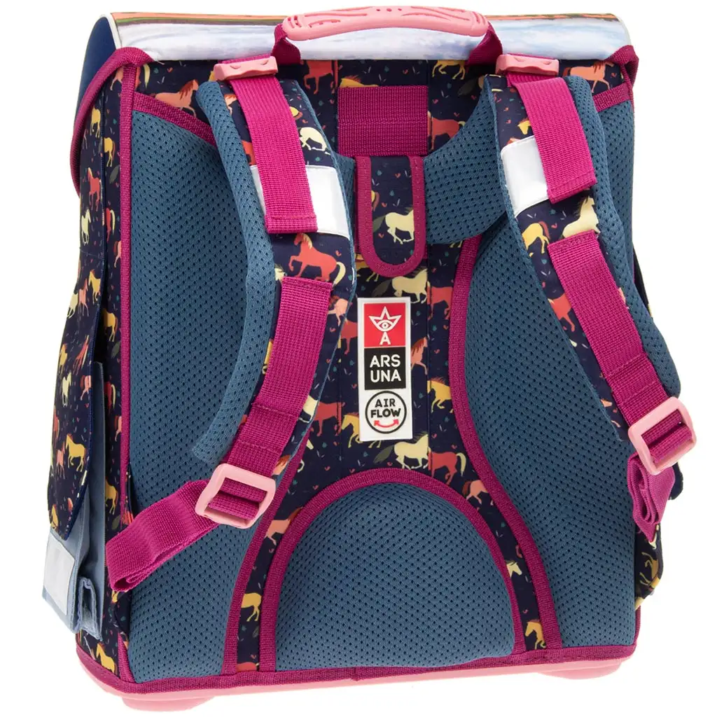 imagen de Ars Una: Mochila escolar compacta ergonómica con cierre magnético Wild and Free, mochila 33x41x24cm 3