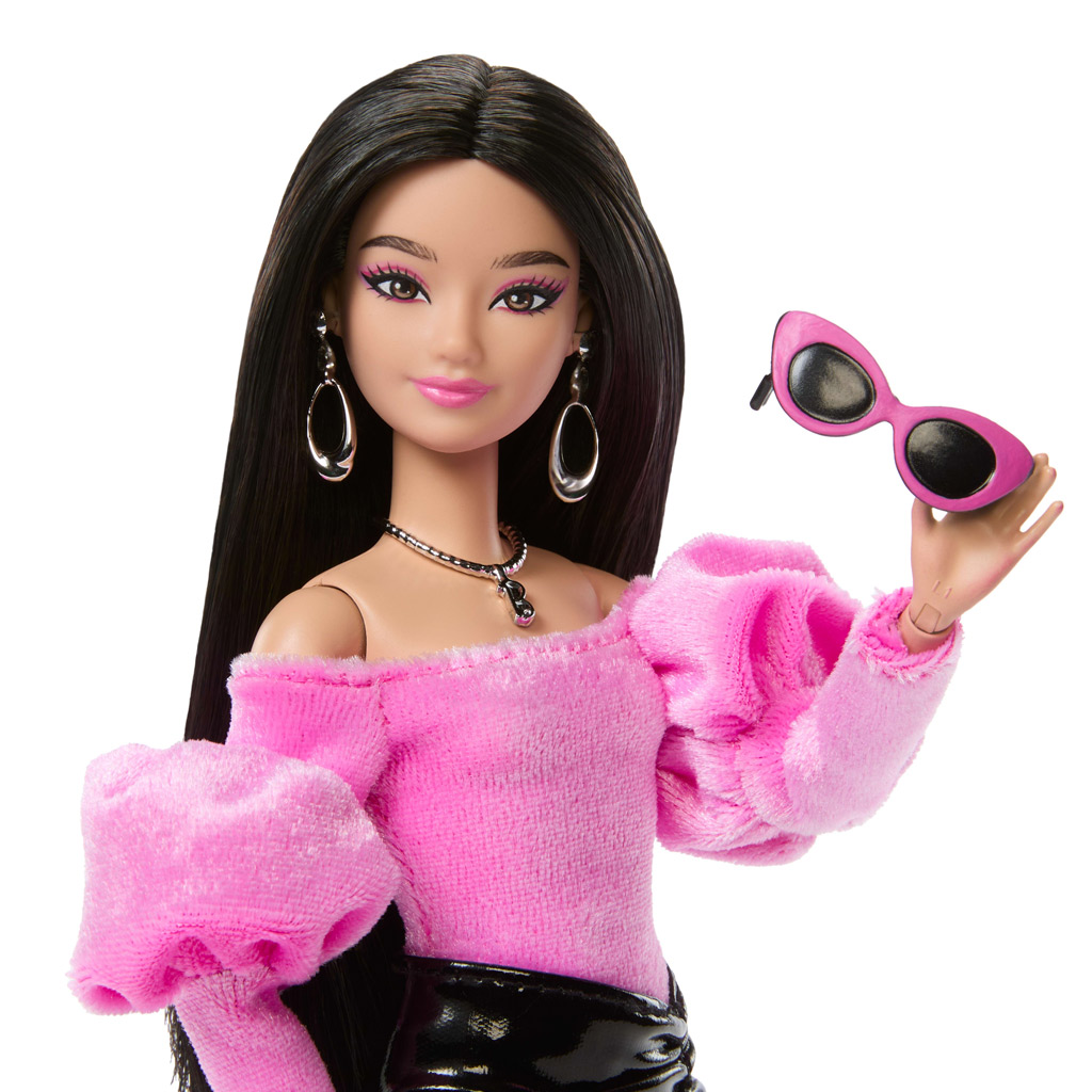 imagen de Barbie Amigas Trendy - Falda Corta Negra - Mattel 3