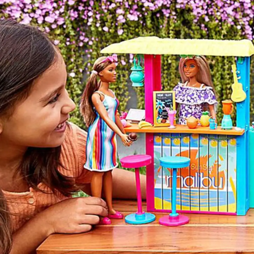 imagen de Barbie: Conjuntos de juego de bistró de playa por la Tierra - Mattel 3
