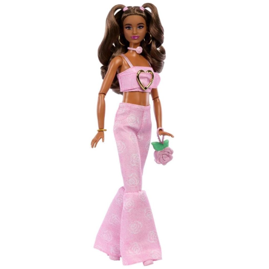 imagen de Barbie: Muñeca amigas a la moda con conjunto de ropa de estampado de rosas - Mattel 2