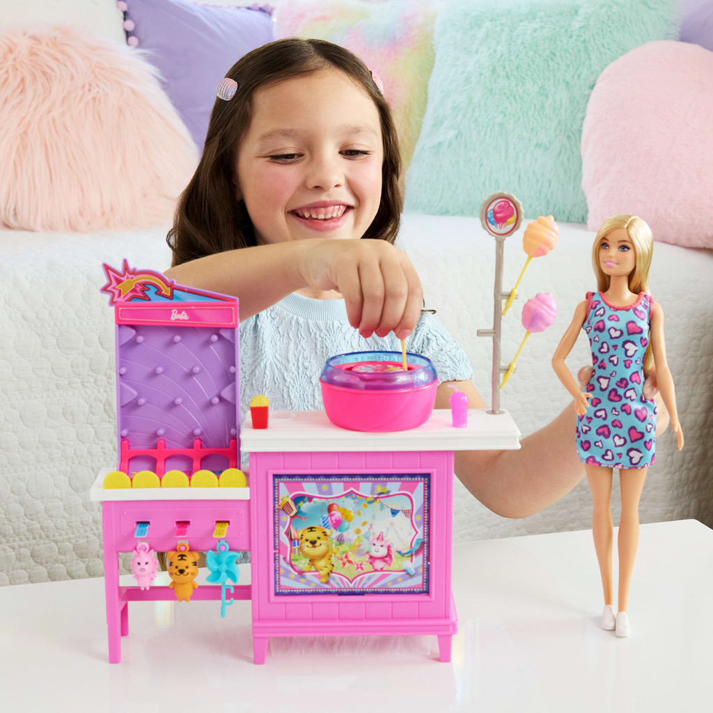 imagen de Barbie Mysteries: Beach Detectives - Puesto de algodón de azúcar con muñeca - Mattel 3