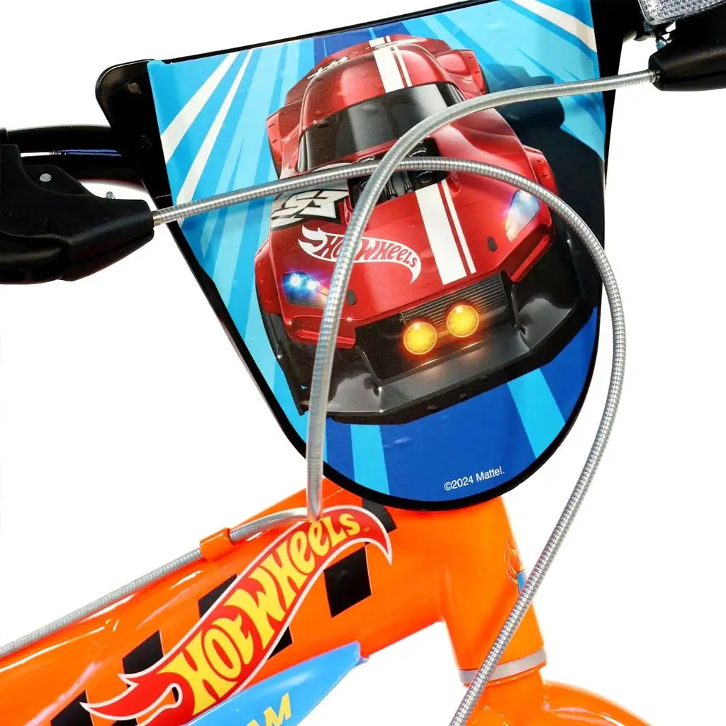 imagen de Bicicleta infantil Hot Wheels de 14” con portabotellas y ruedas laterales en color naranja-negro – bicicleta Dino Bikes 4