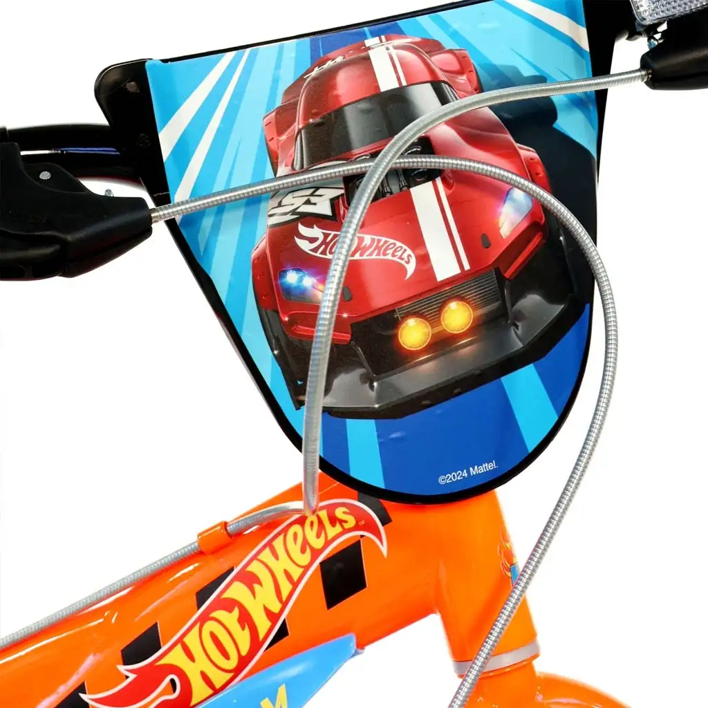 imagen de Bicicleta infantil Hot Wheels de 16” con portabotellas y ruedas laterales en color naranja-negro – bicicleta Dino Bikes 4
