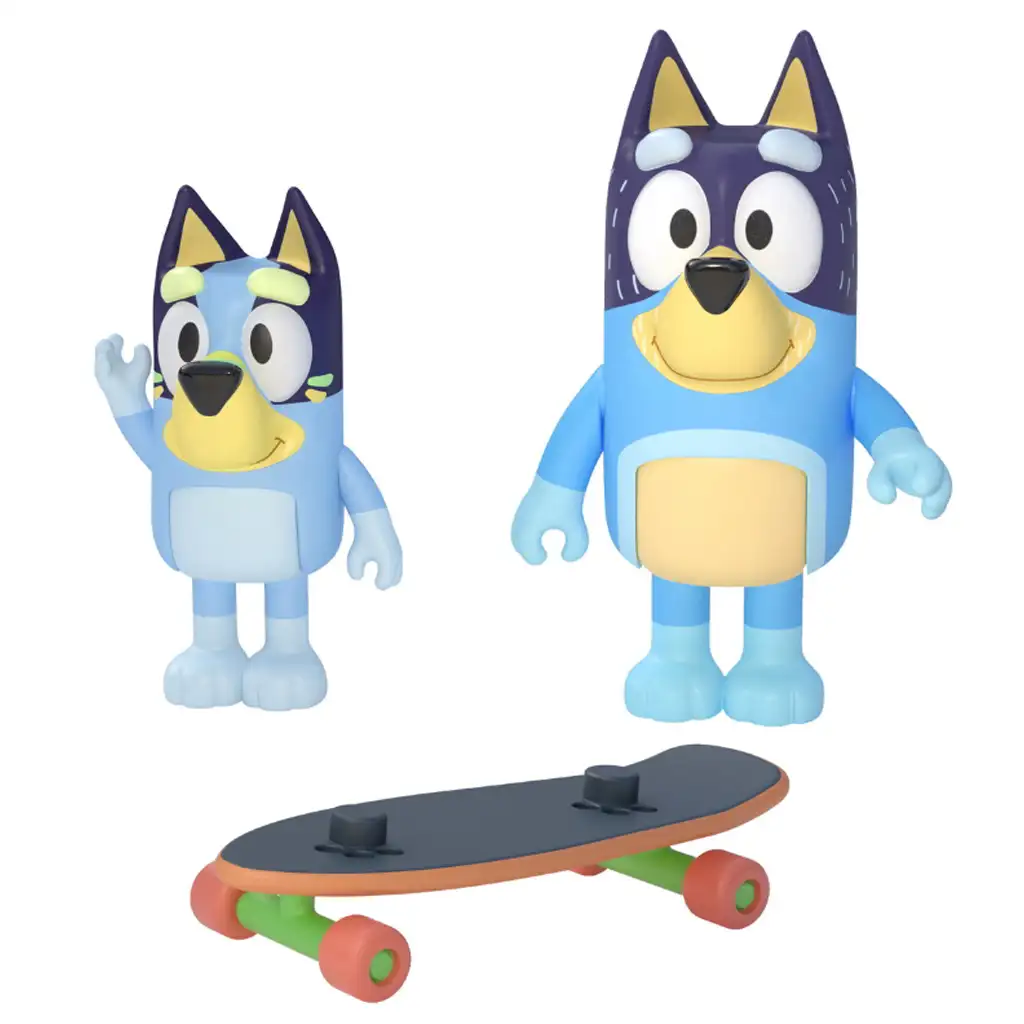 imagen de Bluey: Set de figuras de acción de Bluey y Bandit skaters 1