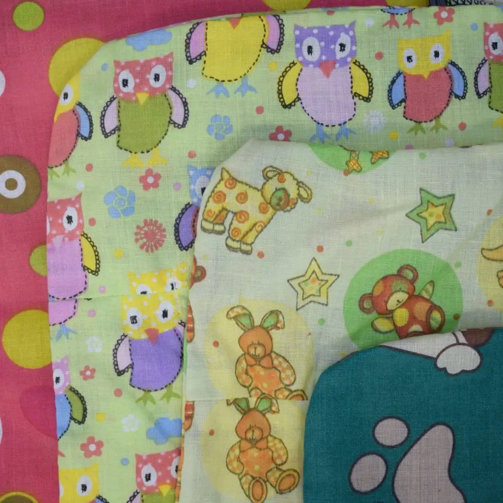 imagen de Bolsa de guardería con percha de plástico 5