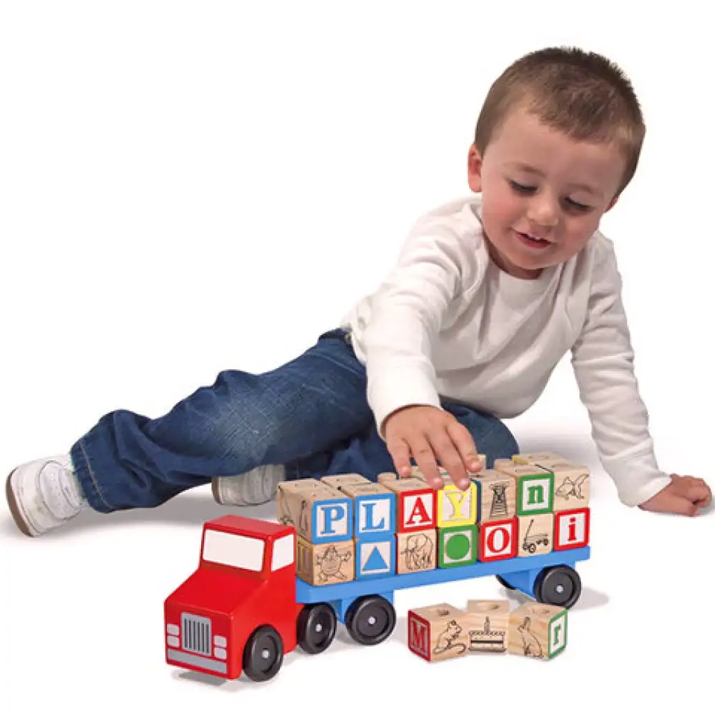 imagen de Camión de madera transportador de letras - Melissa & Doug 3