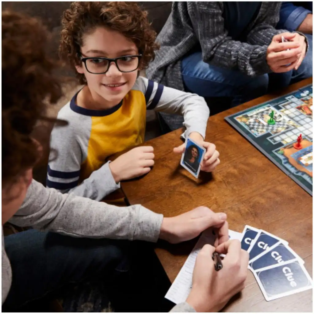 imagen de Cluedo - Clásico juego de mesa de detectives de crímenes - Hasbro 3