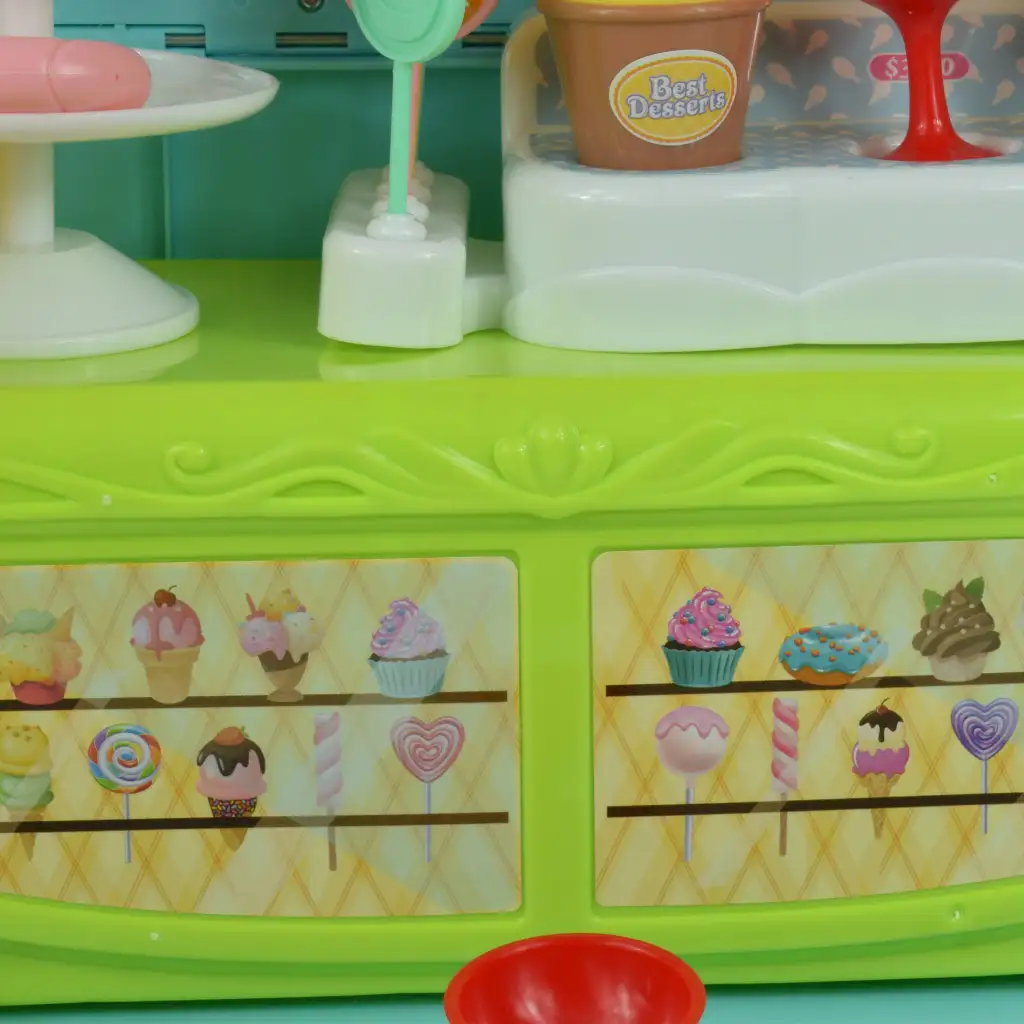 imagen de Coche de Turismo: Auto de postres con dulces y accesorios de 40cm 4
