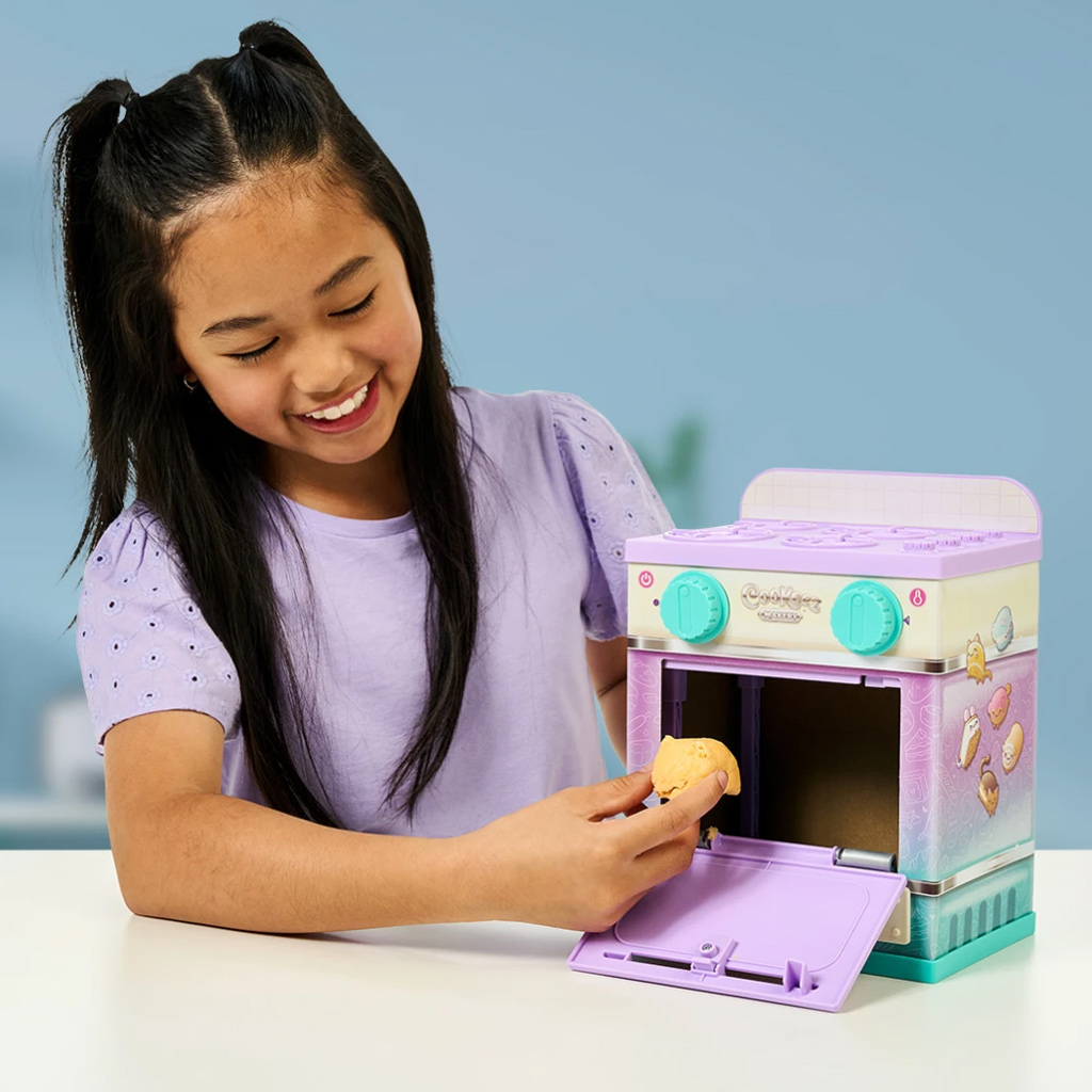 imagen de COOKEEZ Makery: Pequeño set de juego de horno con sorpresa de peluche 5