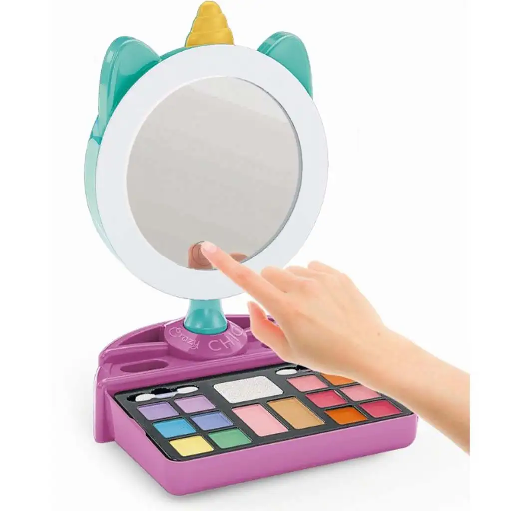 imagen de Crazy Chic: Espejo de maquillaje iluminado con unicornio - Clementoni 2