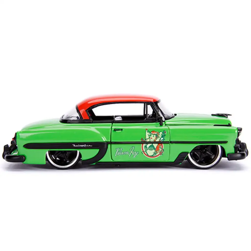 imagen de DC Comics: Figura de Poison Ivy y modelo de coche de metal 1953 Chevy Bel Air 1/24 - Simba Toys 3