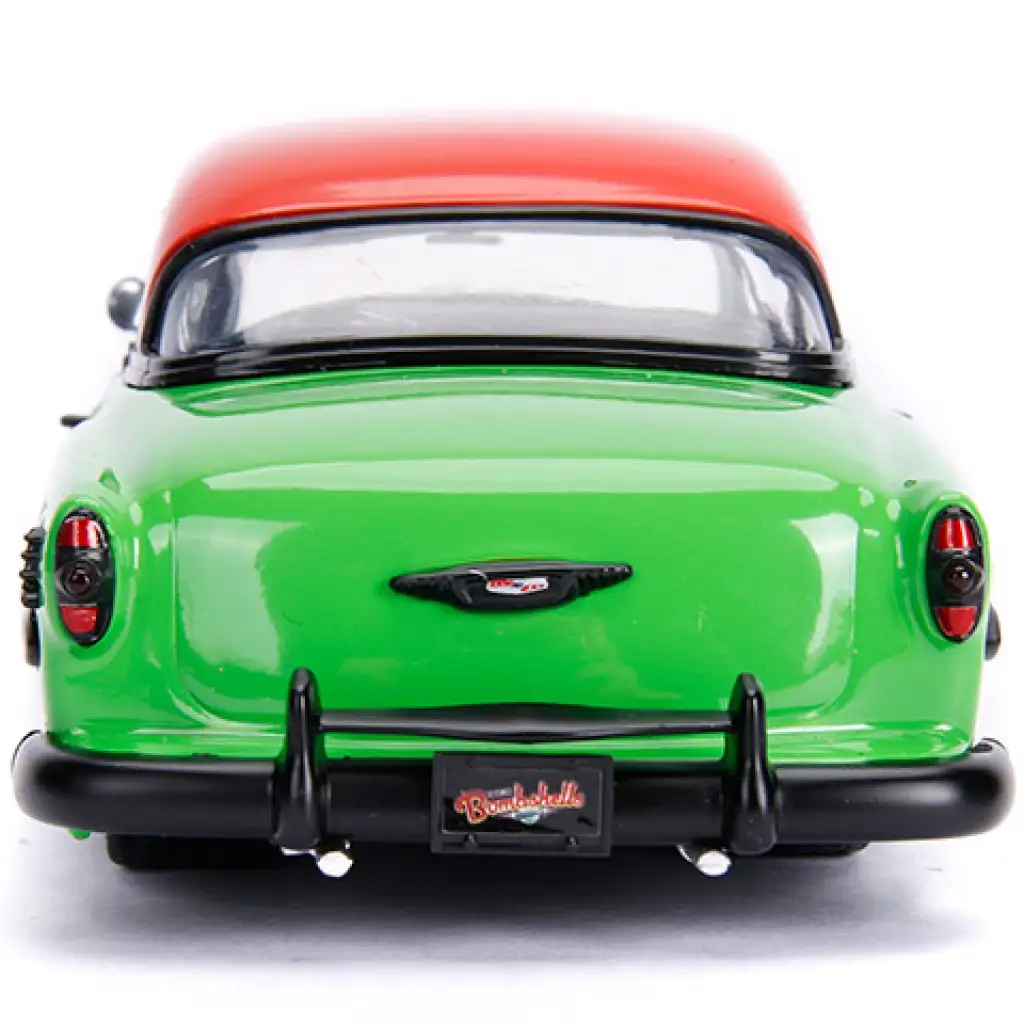 imagen de DC Comics: Figura de Poison Ivy y modelo de coche de metal 1953 Chevy Bel Air 1/24 - Simba Toys 5