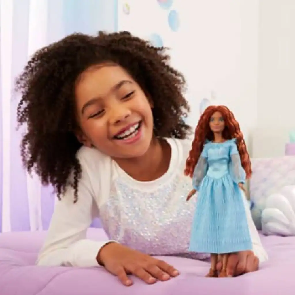 imagen de Disney La sirenita: muñeca Ariel con vestido azul de 30cm - Mattel 5
