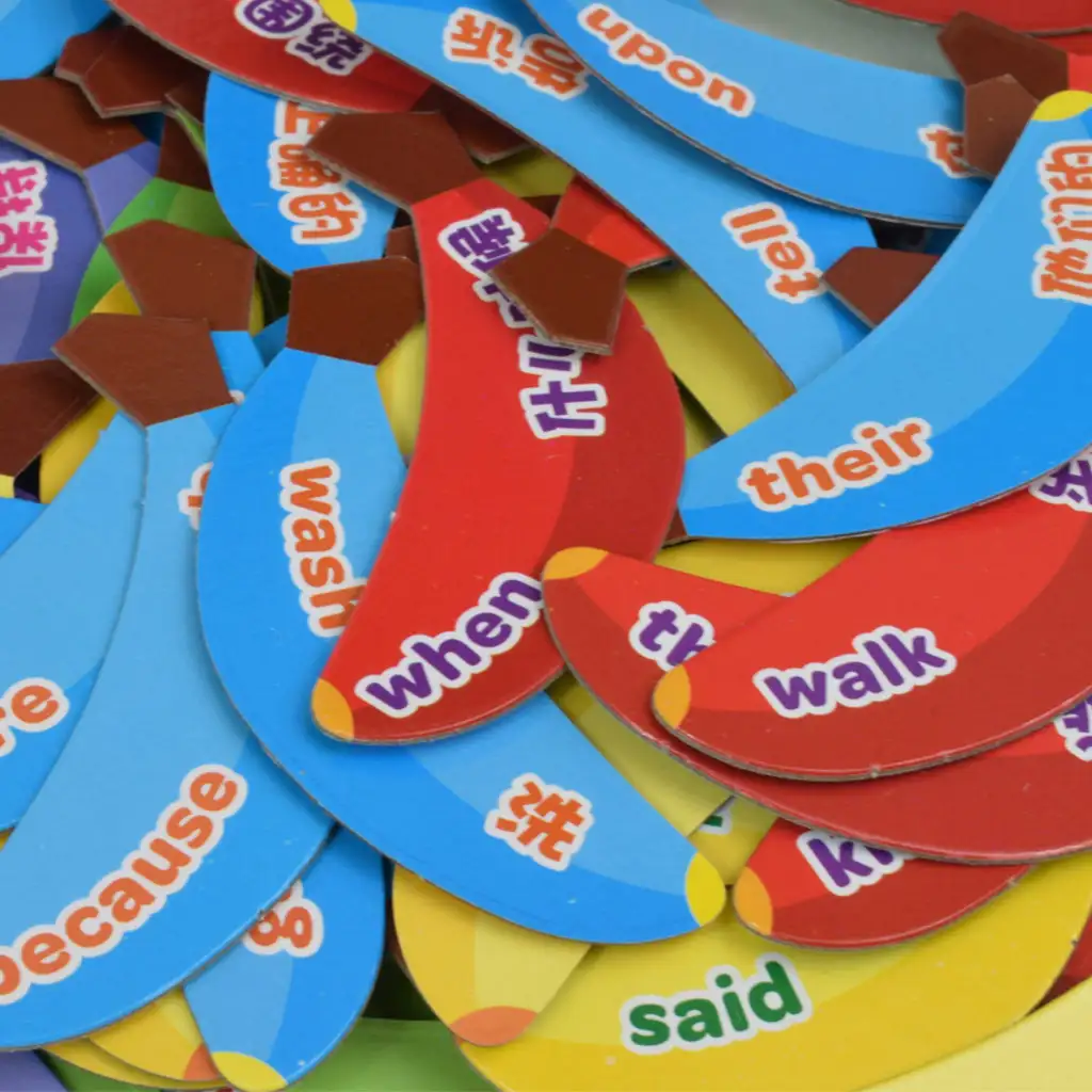 imagen de Emparejamiento de Plátanos: Juego de desarrollo de vocabulario en inglés con plátanos de velcro 3