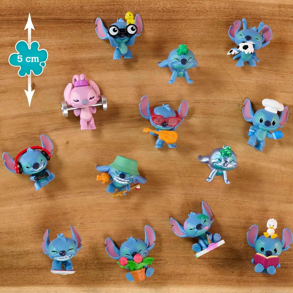 imagen de Figura sorpresa mini de Disney Stitch en cápsula con forma de piña serie 4 1ud 3