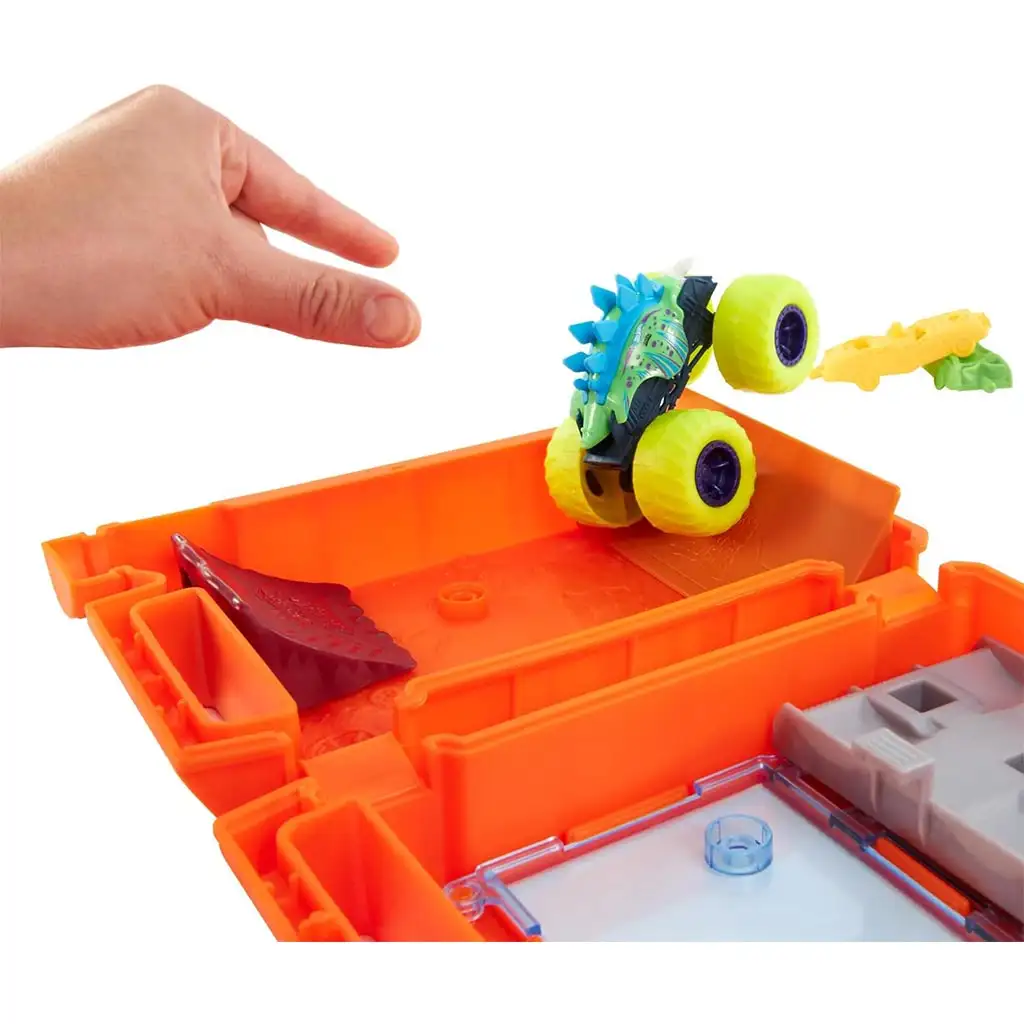 imagen de Hot Wheels Monster Trucks: Juego de garra de gasolina - Mattel 3