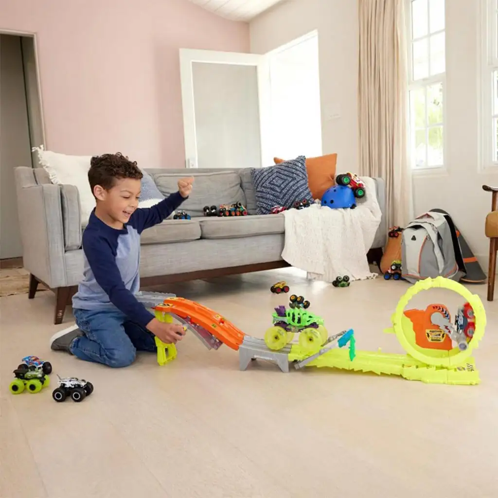 imagen de Hot Wheels Monster Trucks: Power Smasher Caza pista - Mattel 4