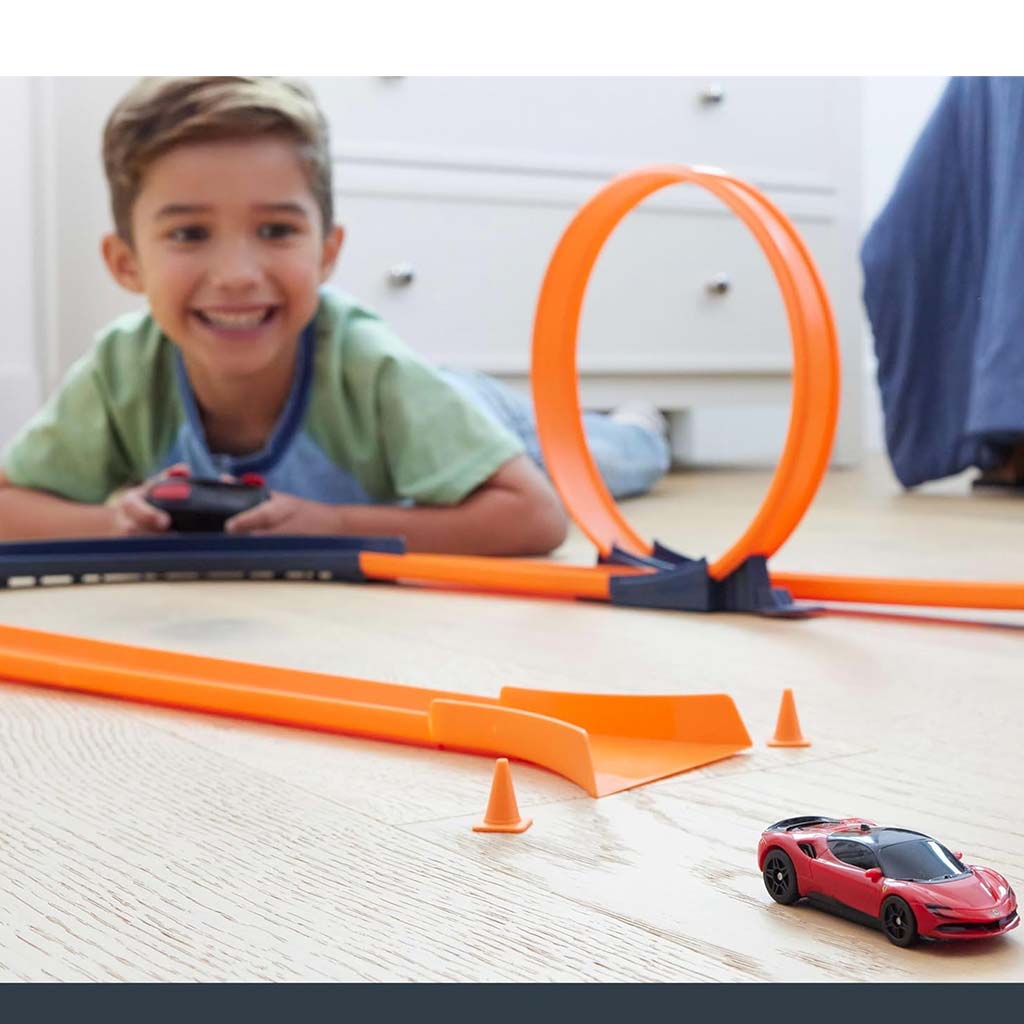imagen de Hot Wheels: RC Ferrari coche teledirigido 1/64 - Mattel 3