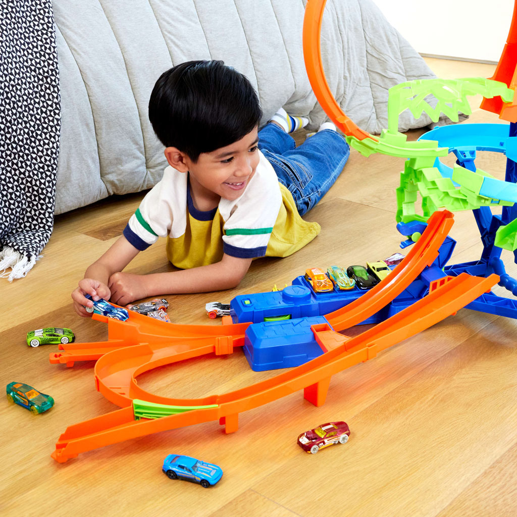 imagen de Hot Wheels Stunt Tracks: Colisión en el aire set de pista con cochecito – Mattel 4