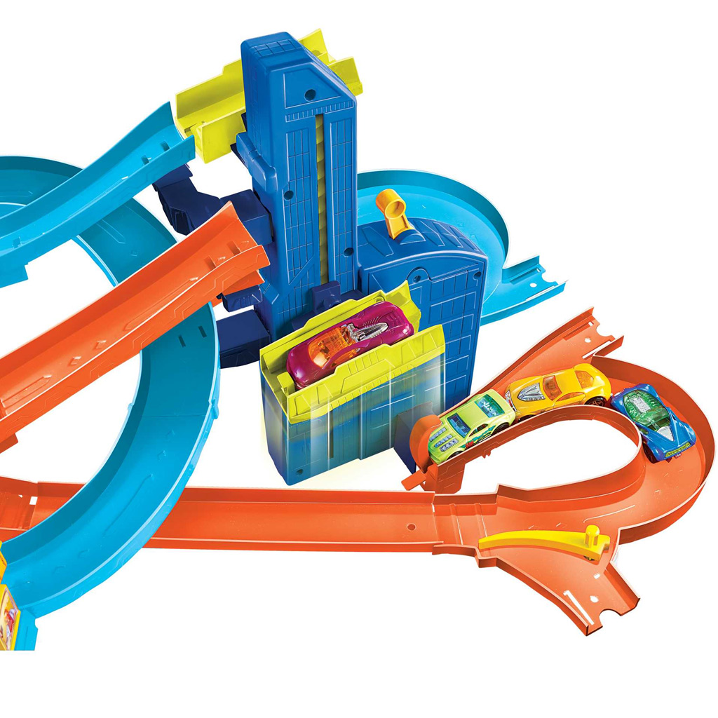 imagen de Hot Wheels: Super Espiral pista de carreras con 5 coches pequeños - Mattel 4