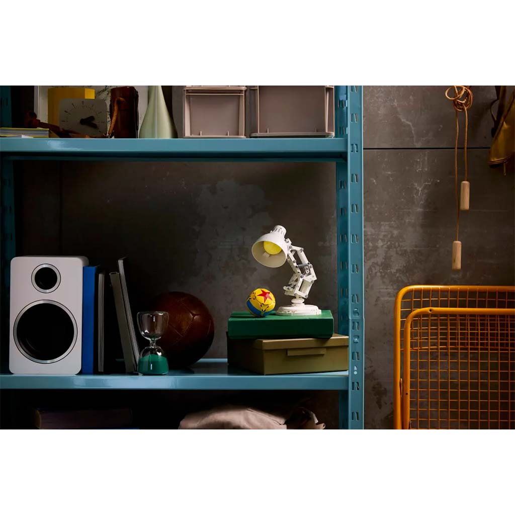 imagen de LEGO® Ideas: Disney Pixar Luxo Jr. (21357) 7