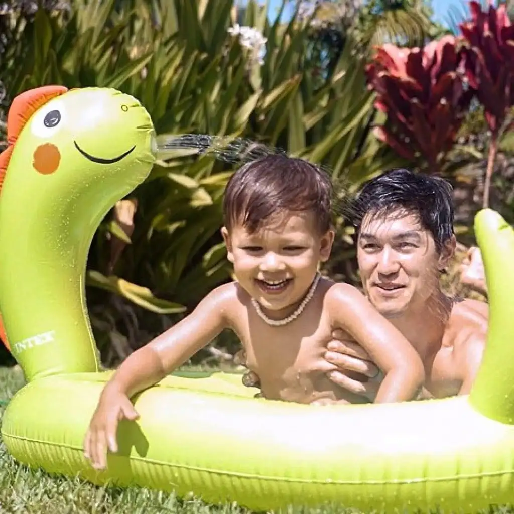 imagen de Intex: Piscina inflable para bebés con dinosaurio que rocía 119x109x66cm 2