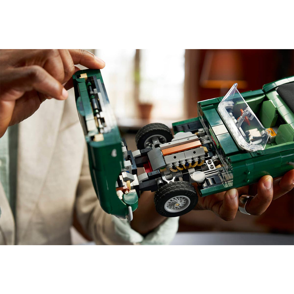 imagen de LEGO® Icons: Jaguar E-Type (11381) 13