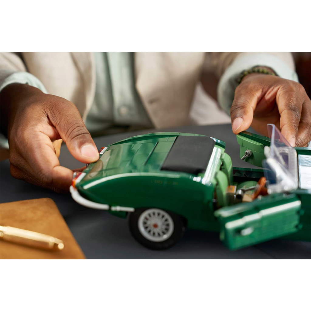 imagen de LEGO® Icons: Jaguar E-Type (11381) 14