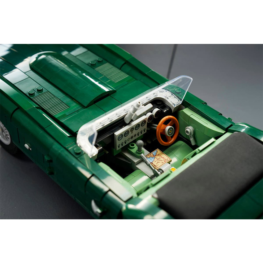 imagen de LEGO® Icons: Jaguar E-Type (11381) 15