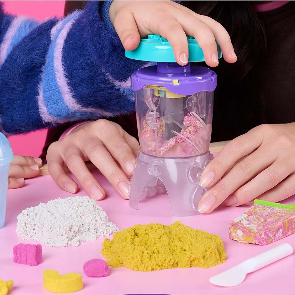 imagen de Kinetic Sand: Mezclador de batidos 396g con arena moldeable - Spin Master 3