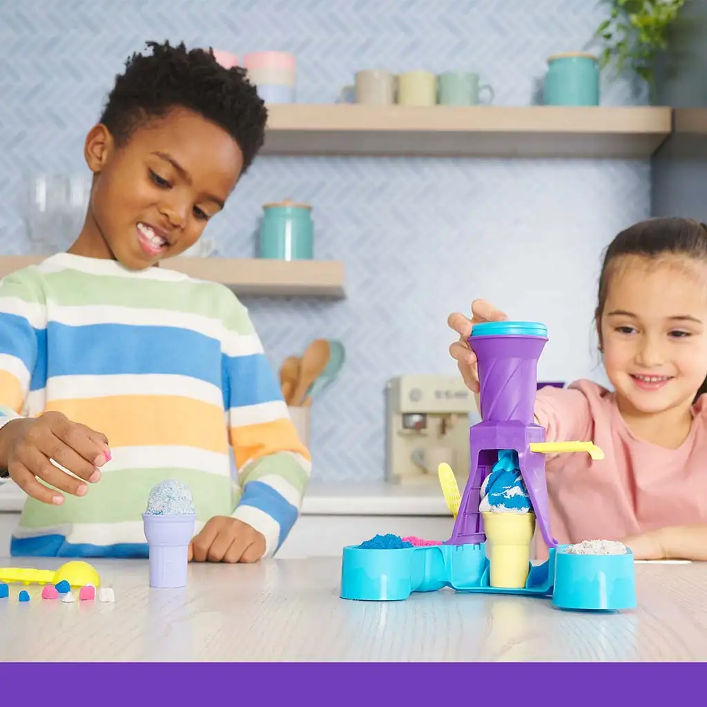 imagen de Kinetic Sand: Set de juego de helados con arena moldeable 396g - Spin Master 3