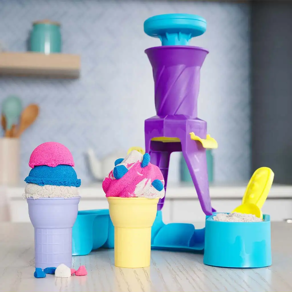 imagen de Kinetic Sand: Set de juego de helados con arena moldeable 396g - Spin Master 4