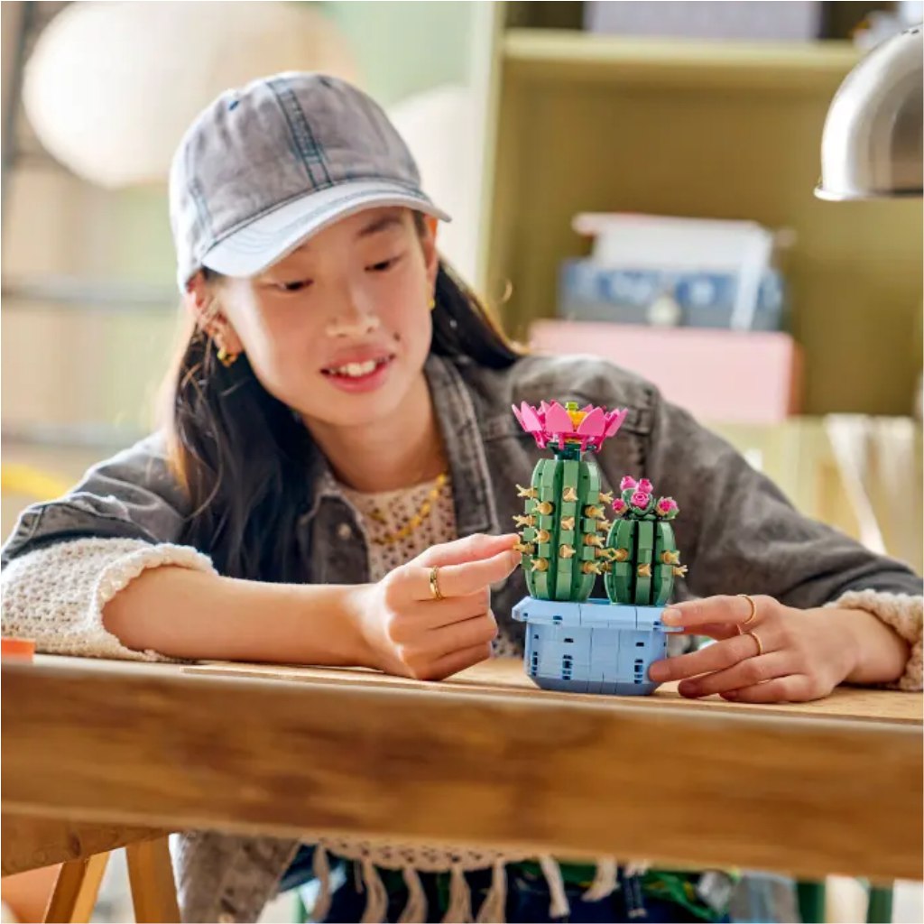 imagen de LEGO® Botanicals: Cactus en flor (11509) 4